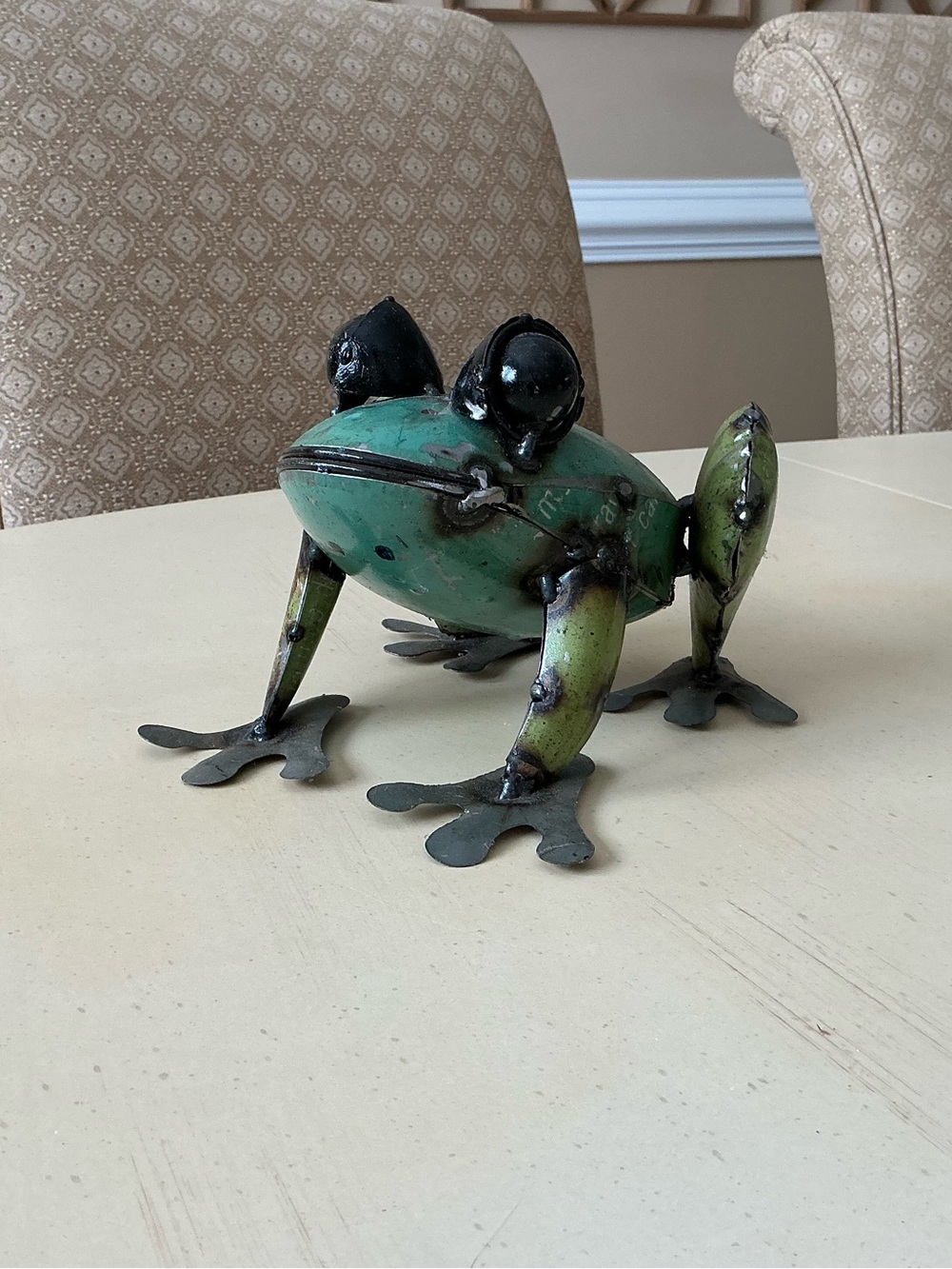 Crafted Metal Frog Outdoor Garden Sculpture Decor 🐸